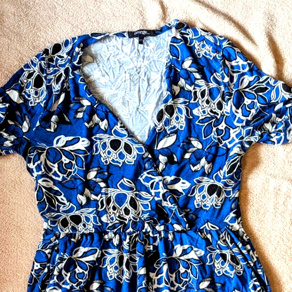 George brand, Med ladies dress w/pockets!! Cute blue with flower details - Picture 3 of 17